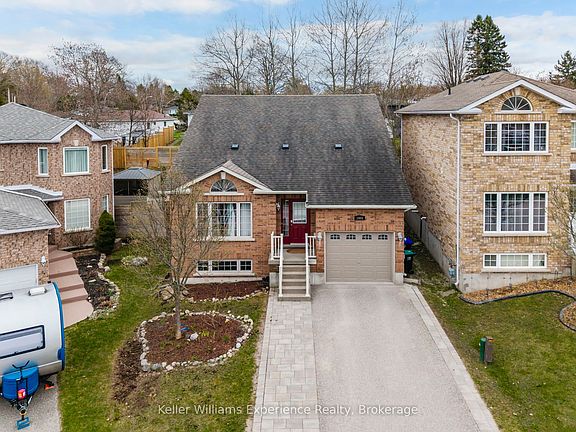 3rd image of 1005 Whitney Cres