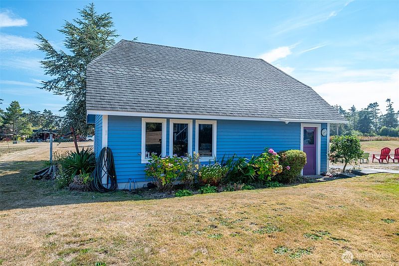3rd image of 1230 Windward Way
