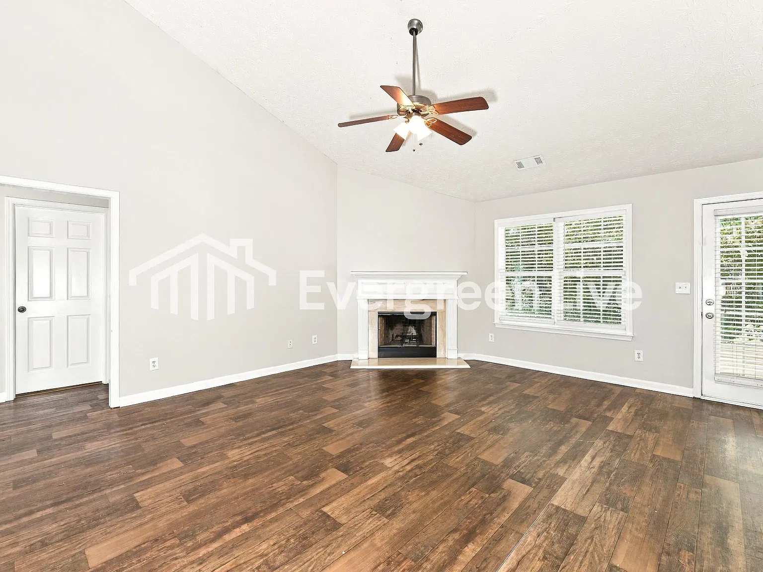 4 bed, 2.0 bath, 1754 sqft, $2,095 — Photo 2