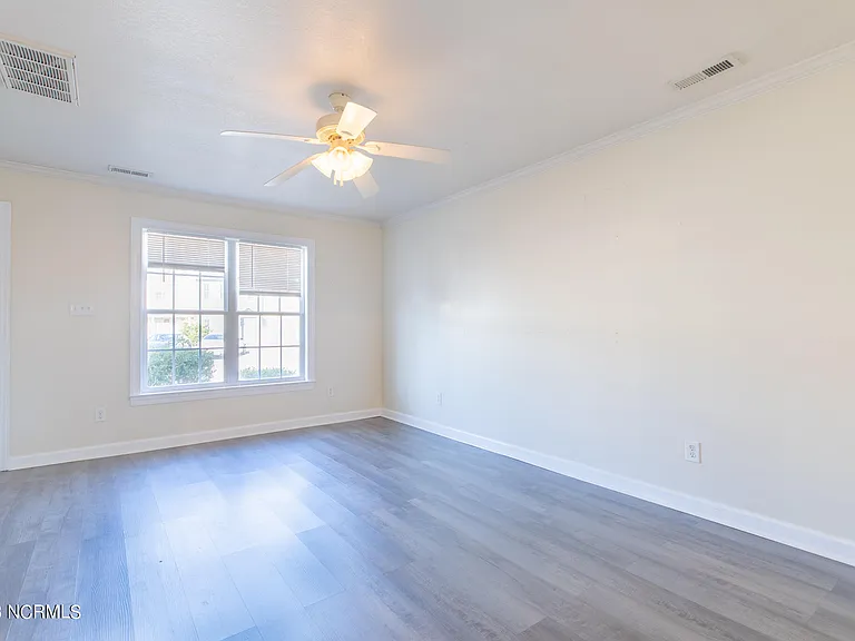 401 Springwood Dr — Photo 5