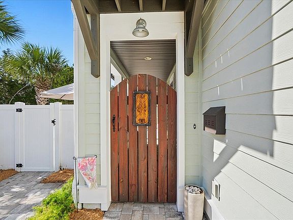 3rd image of 304 Ribault St