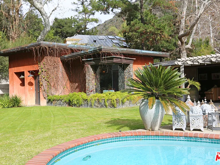 2673 Mandeville Canyon Rd — Photo 26