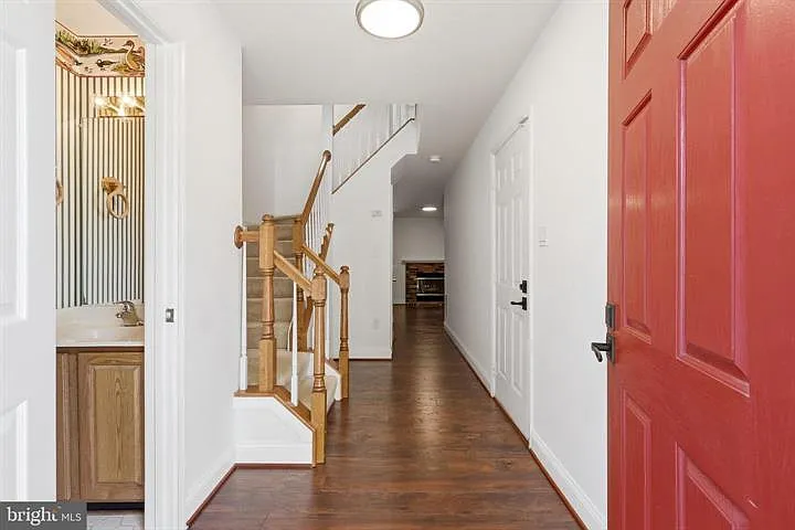 3 bed, 2.5 bath, 1600 sqft, $2,950 — Photo 2