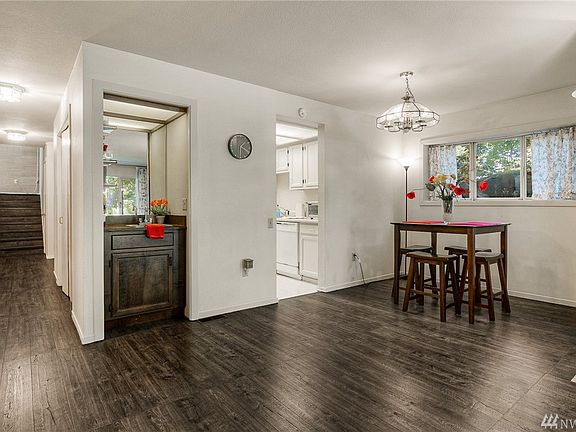 4th image of 13730 15th Ave NE APT D101
