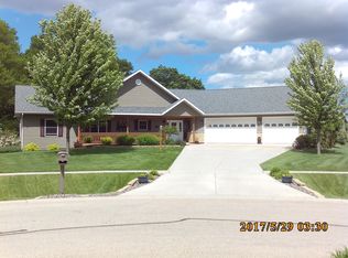 14 Deer Path Ct, Waupun, WI 53963
