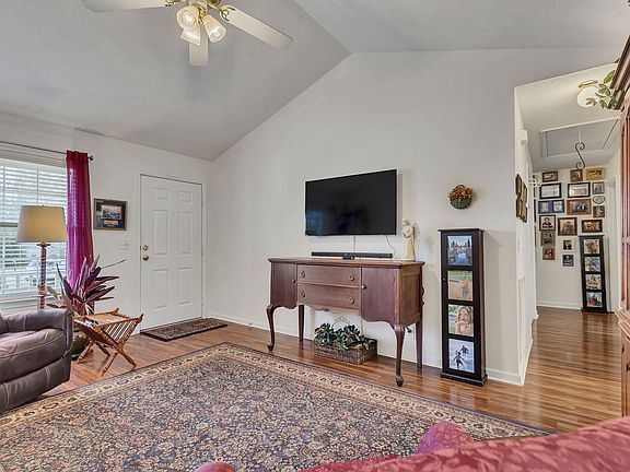 4th image of 505 Greystone Pl