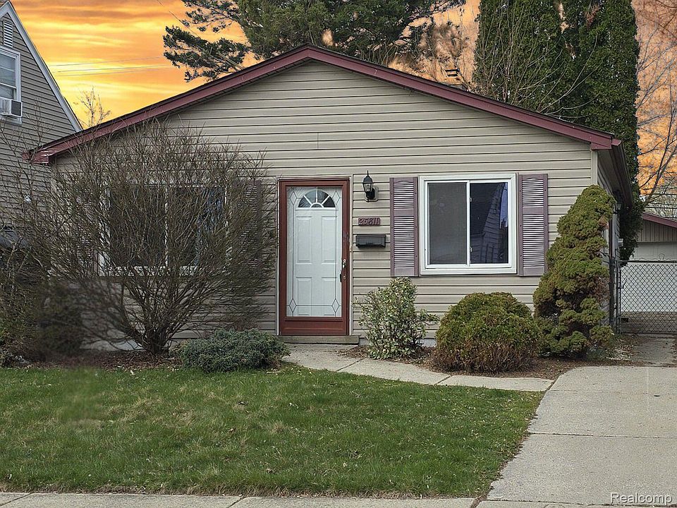 1st image of 25811 Groveland St