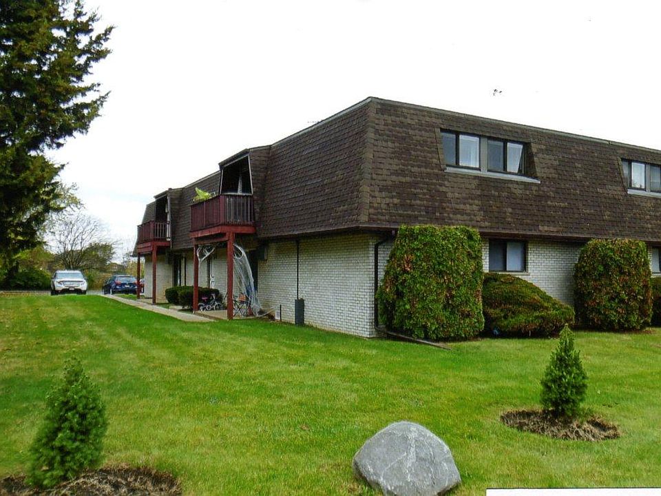 1917 Stonebridge Dr. 8-unit bld. 1st floor corner unit with patio.