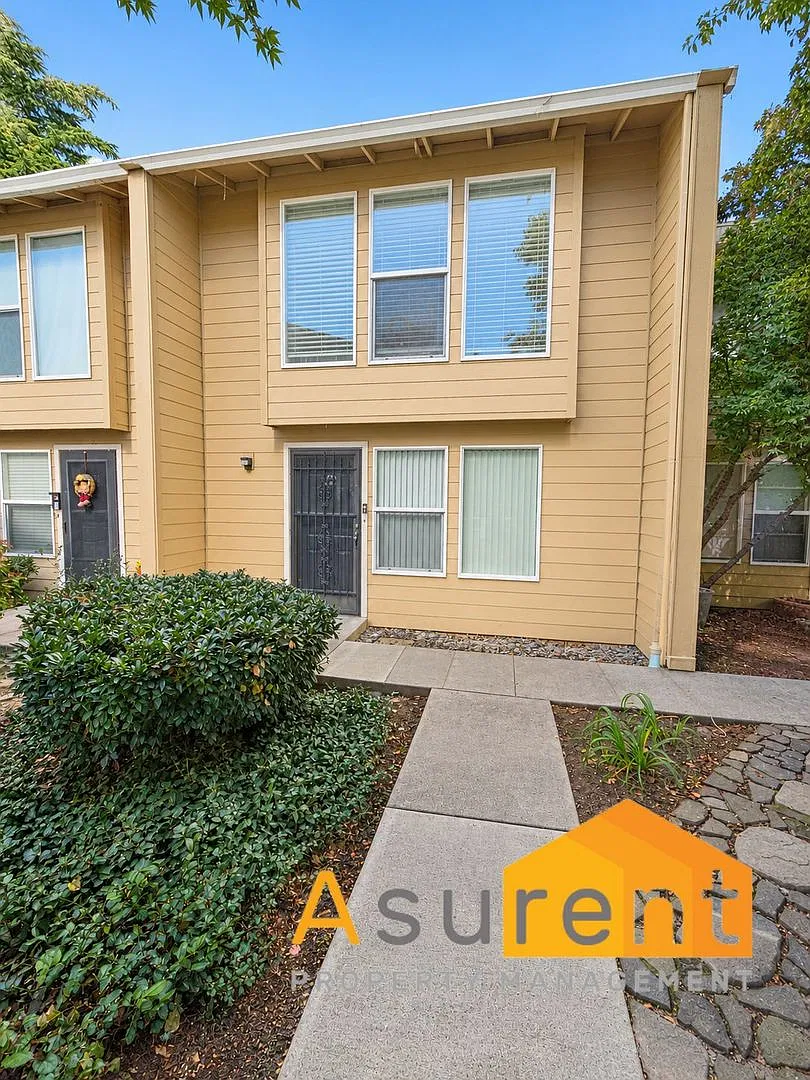 Remodeled 3BR/1.5BA Medford Townhome with In-Unit Laundry & Fully Fenced Patio! — Photo 1