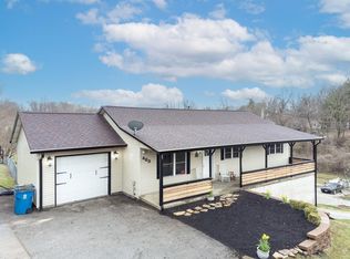 483 W Country Ln, Collinsville, IL