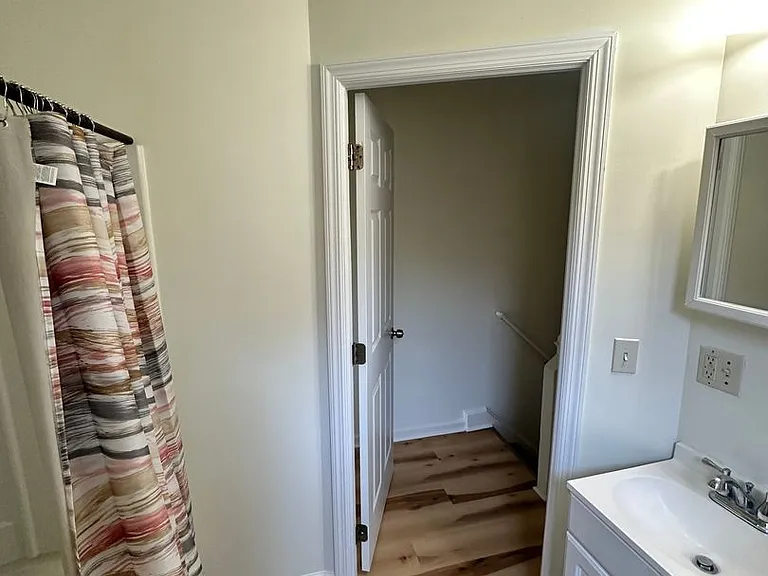 1211 W Poplar St — Photo 3