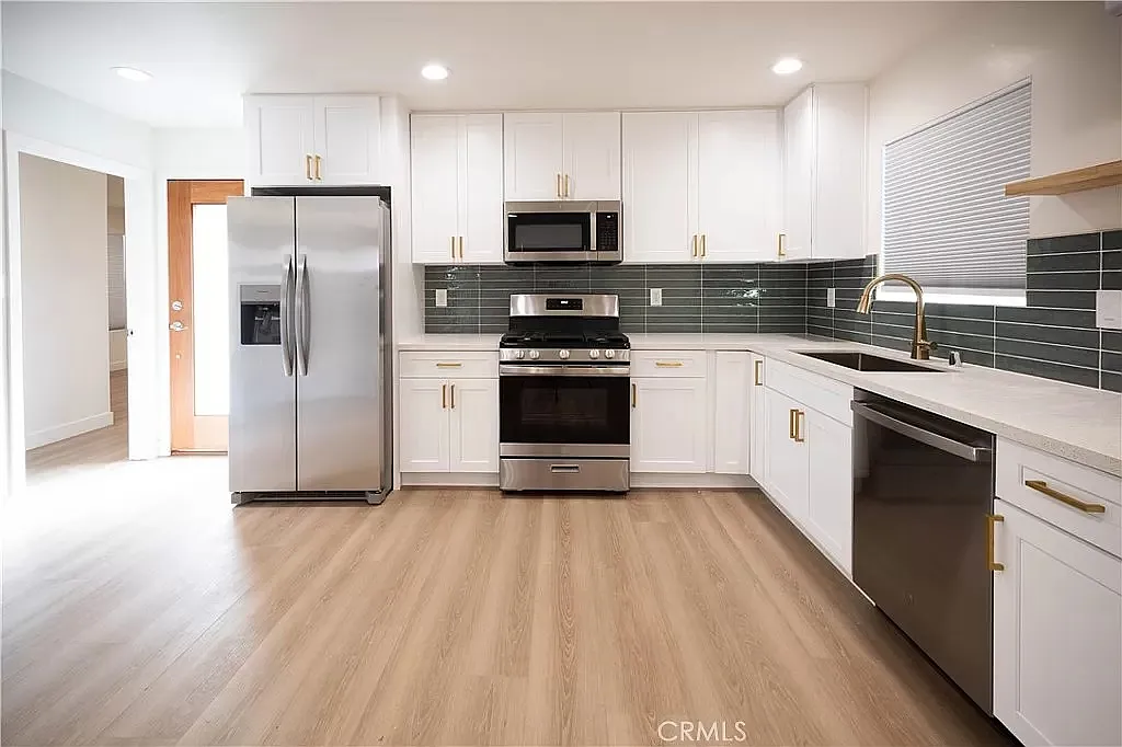 355 N Colorado Pl — Photo 1