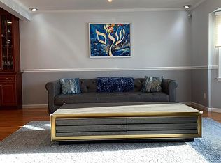 562 Oxford Rd, Cedarhurst, NY 11516