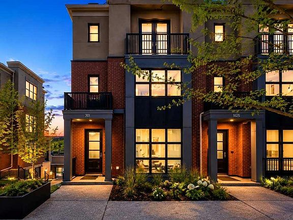 2nd image of 701 N Aspen Meadows Hl SW