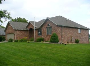718 S Pheasant Run Dr, Aurora, MO 65605