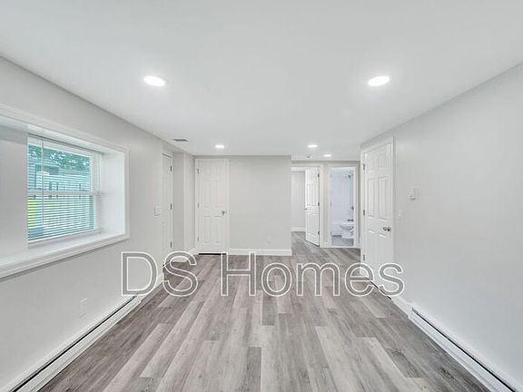 4th image of 615 Macdonald Ave #2