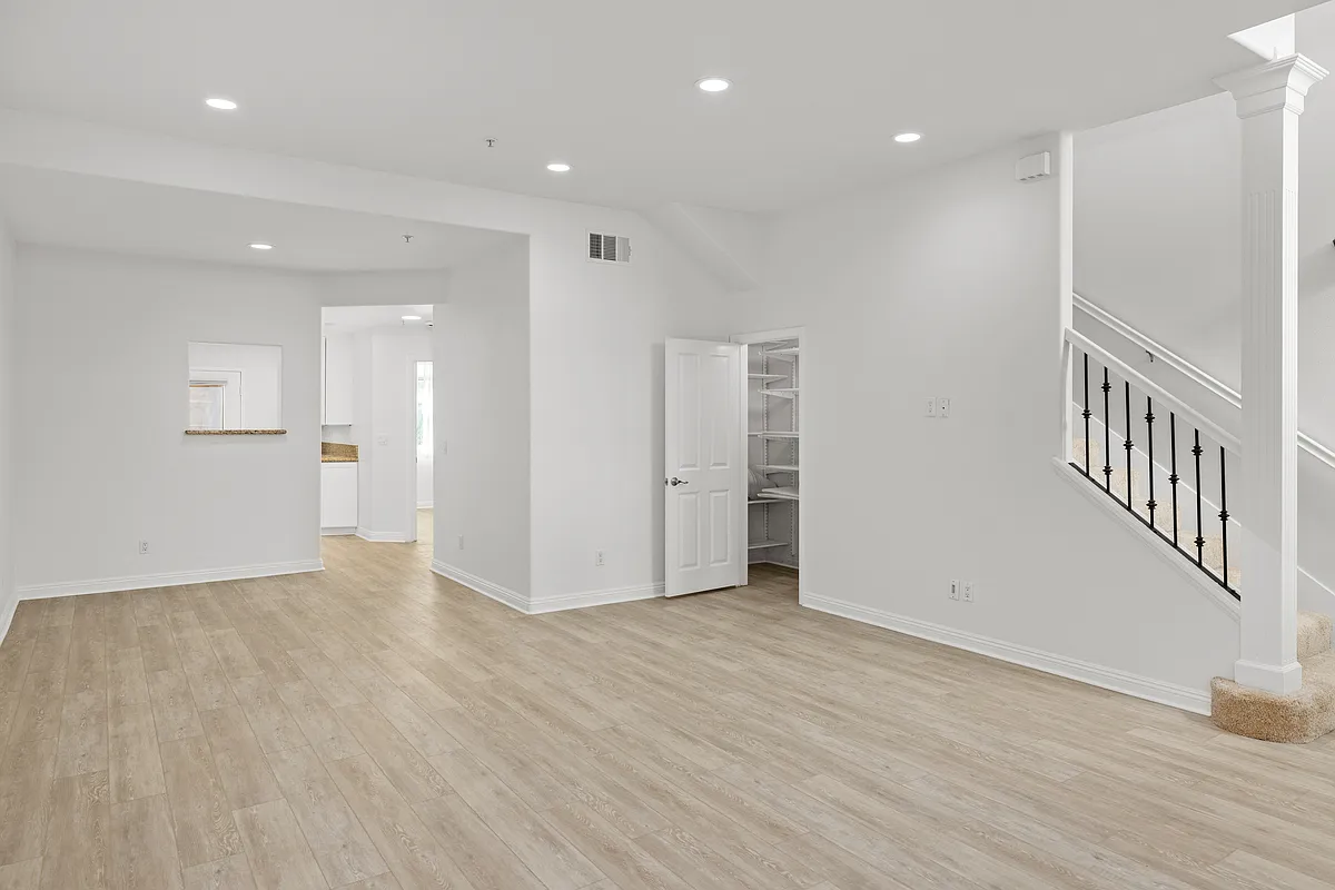 3 bed, 1813 sqft, $5,995 — Photo 2