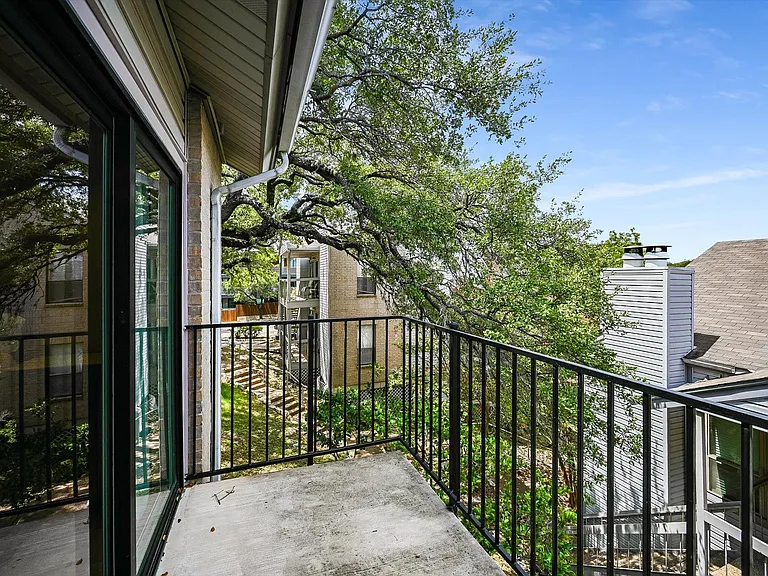802 S 1st St #207 — Photo 6