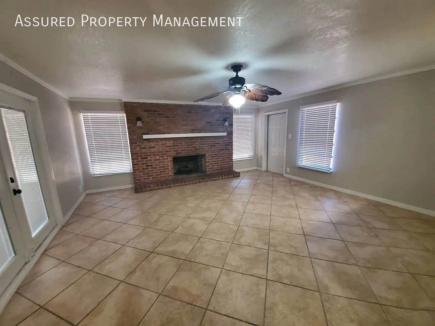 Updated 3-Bedroom 2-Bathroom Home with Fenced Backyard & Large Covered Porch! — Photo 4