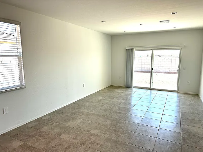 1567 E Fletcher Dr — Photo 10