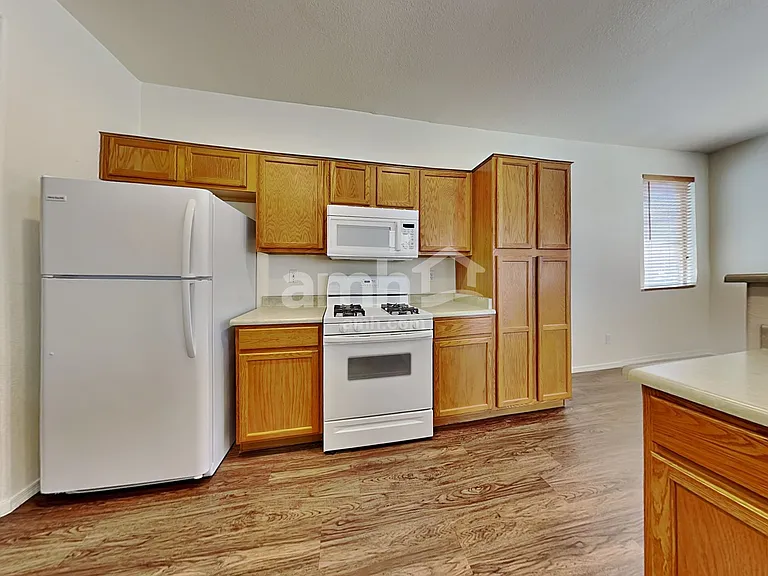 12363 W Jackson St — Photo 3