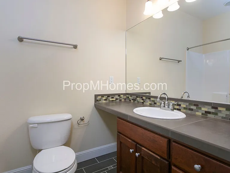 5121 N Williams Ave — Photo 18