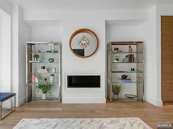 4th image of 84 Madison Ave #1