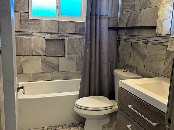 5th image of 2518 Cordova Ln