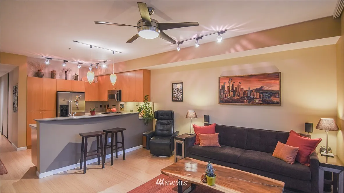 1 bed, 713 sqft, $2,050 — Photo 3