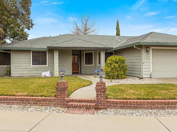3rd image of 1359 Coolidge Pl