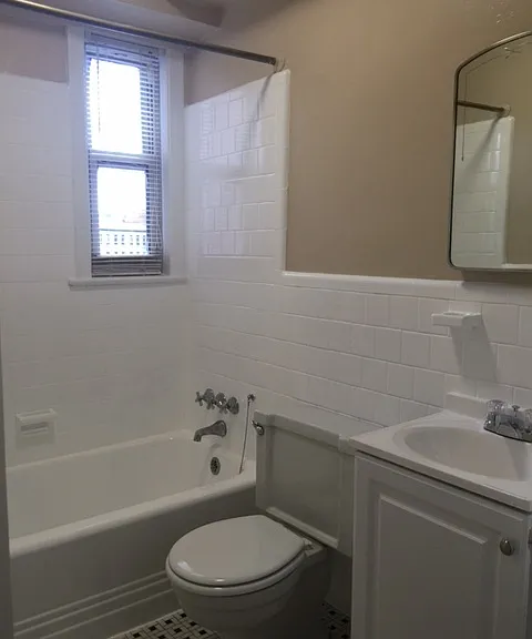 1916 R Street — Photo 15