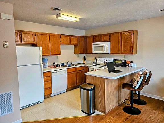 3rd image of 2525 Reeds Chapel Rd #5