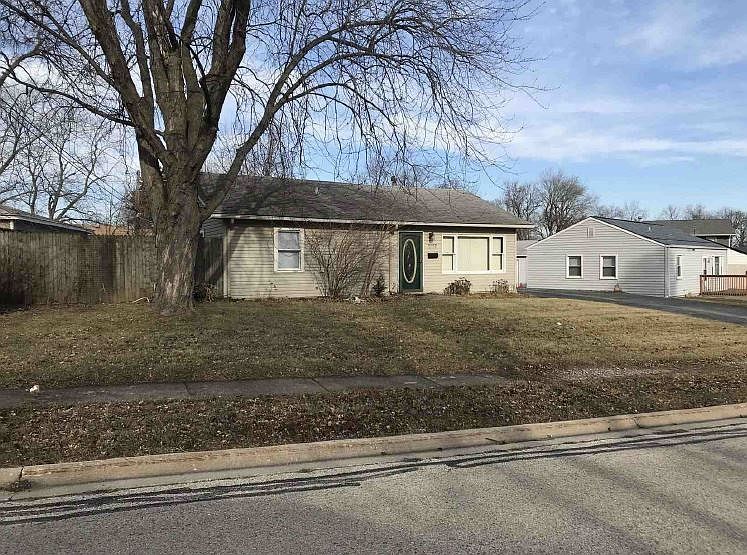 2nd image of 1703 Hosmer Ln