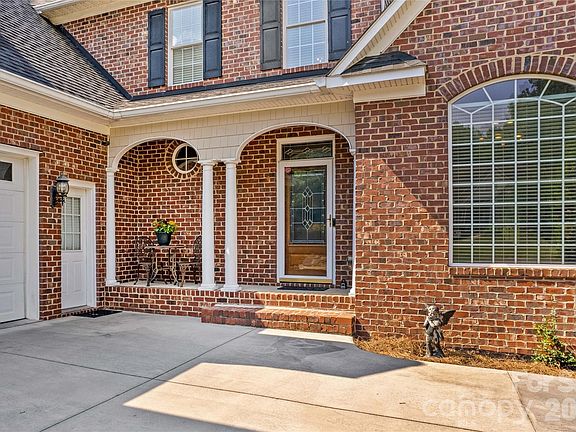 2nd image of 158 Winding Brook Way