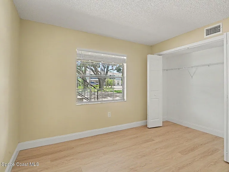 2294 Fox Hollow Dr — Photo 13