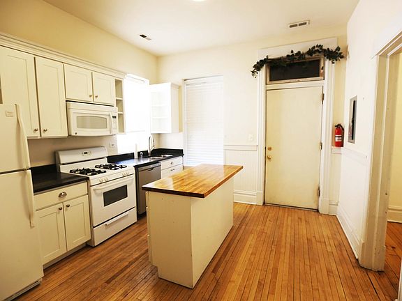 3rd image of 1239 W Winnemac Ave #1
