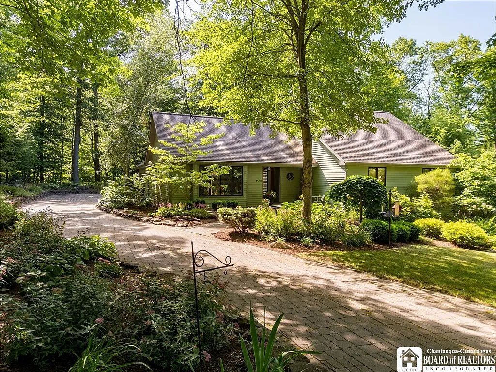 4560 Sunrise Dr photo 1