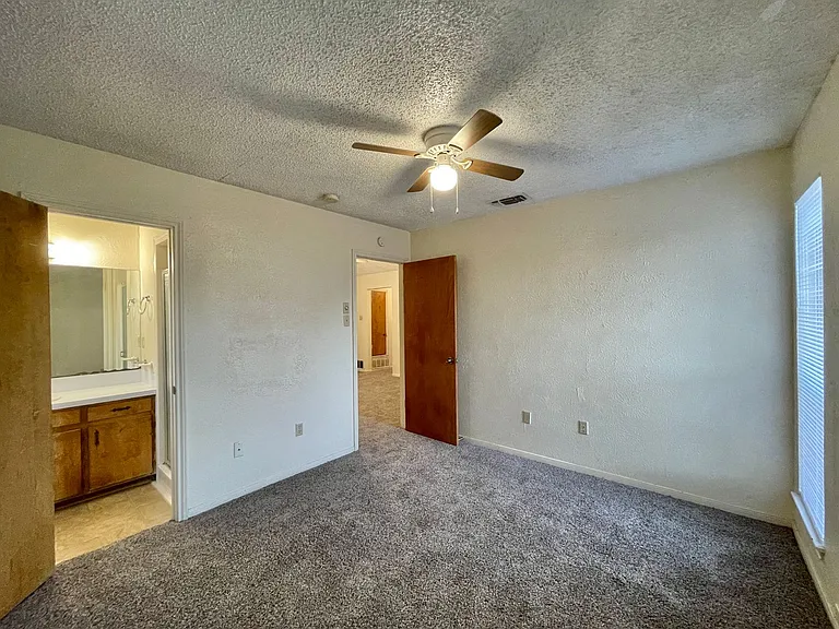 2402 Kirk Cir — Photo 19