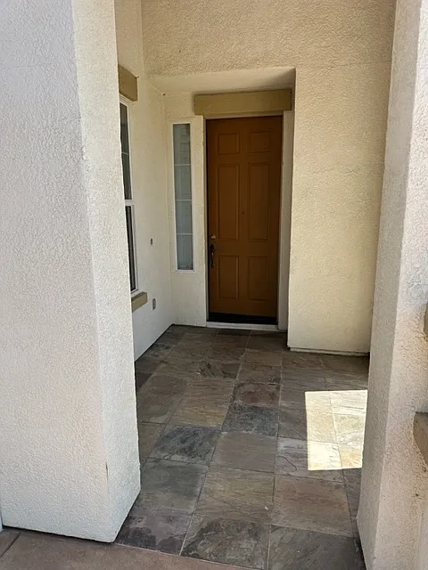 5 bed, 3047 sqft, $3,495 — Photo 2