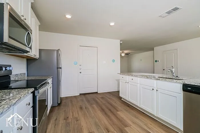 220 Crescent Park Dr — Photo 5