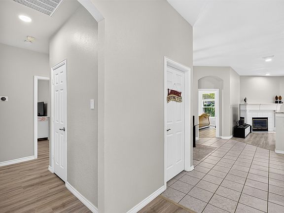 5th image of 9827 Cliffside Dr