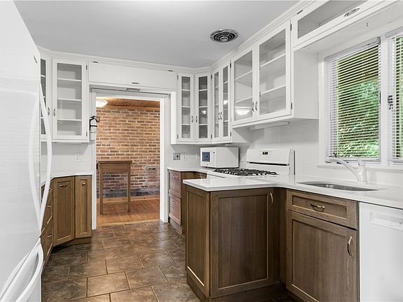 4th image of 518 Highland Rd