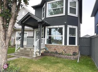 56 SW Taralake Park NE, Calgary, AB T3J 0B7
