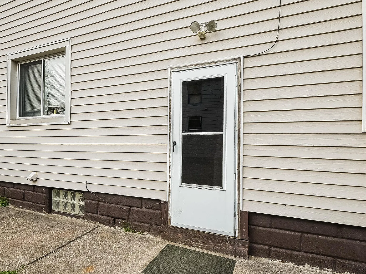 2 bed, 900 sqft, $1,375 — Photo 2