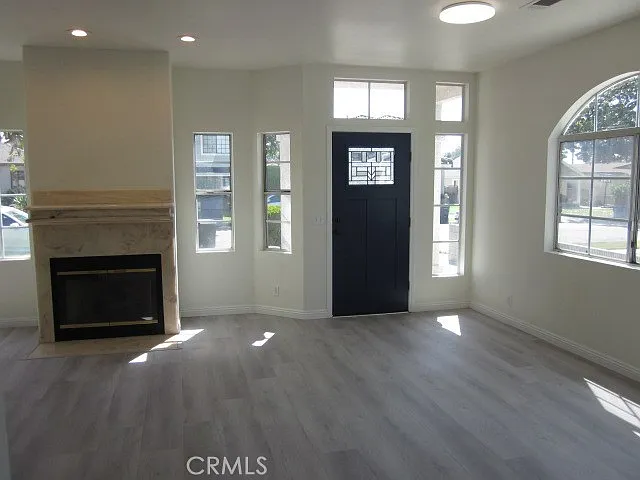 Building Photo - 6017 Primrose Ave