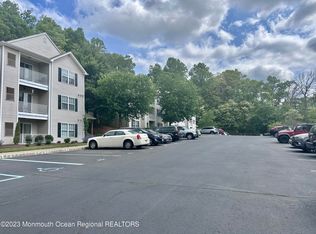 1236 King Ct, Green Brook, NJ 08812