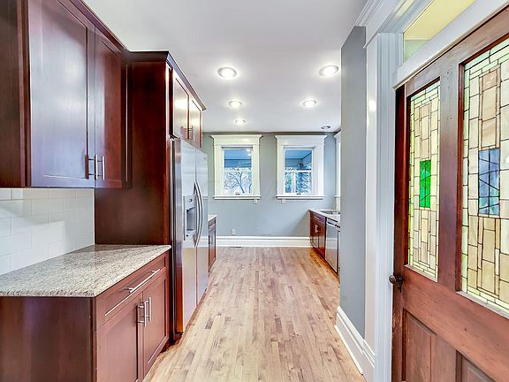 5th image of 139 W 1st Ave