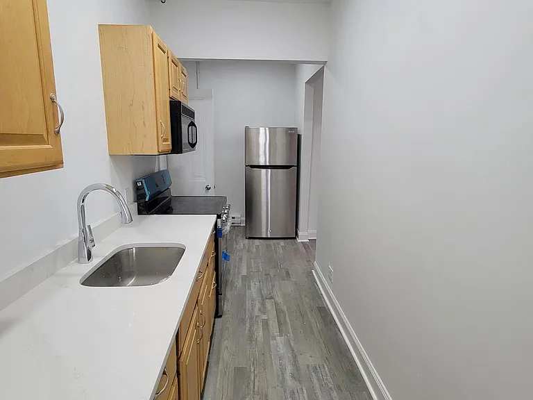 1801 S Main St #4 — Photo 3