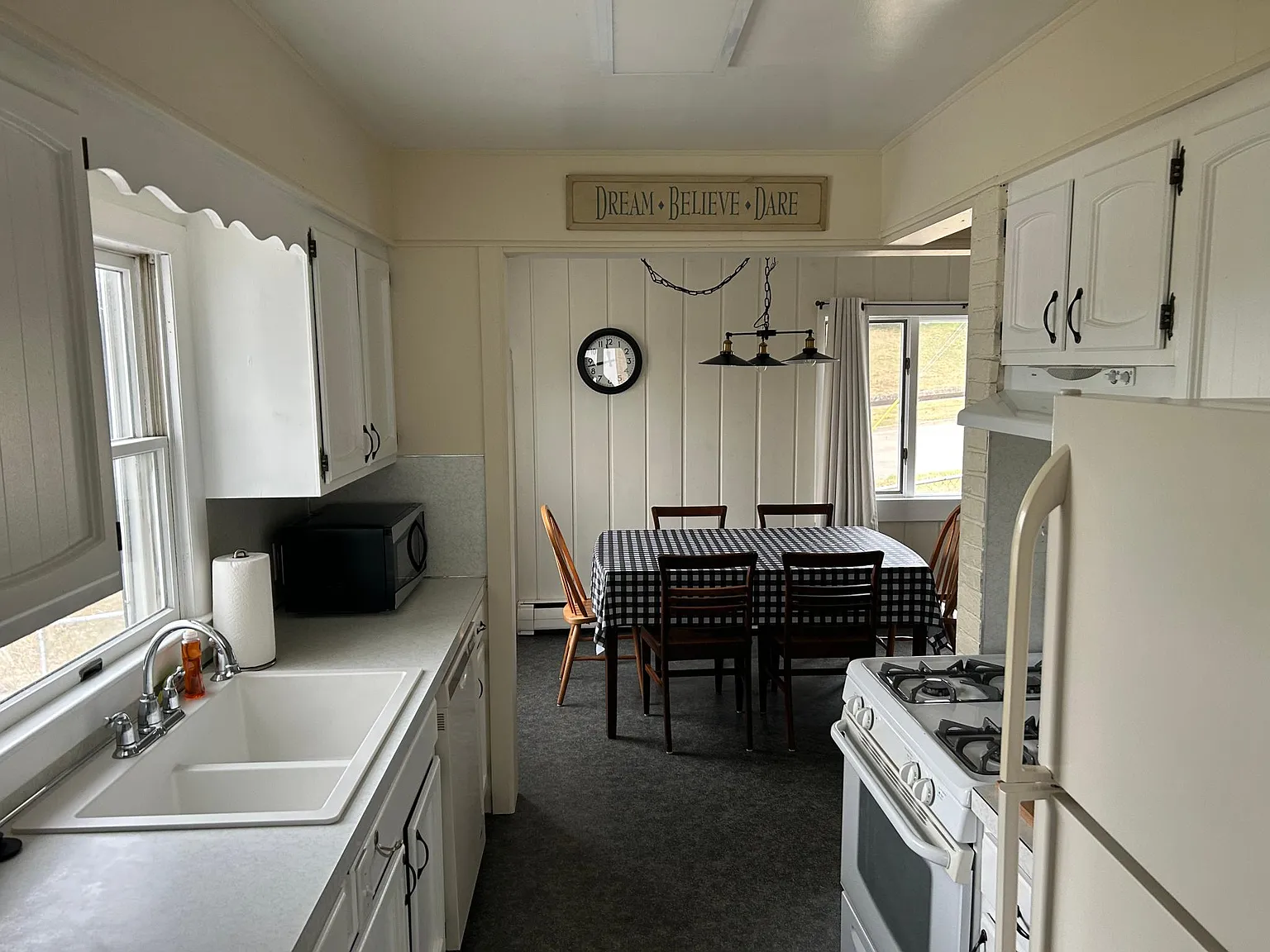 3 bed, 1.5 bath, 1800 sqft, $2,000 — Photo 3