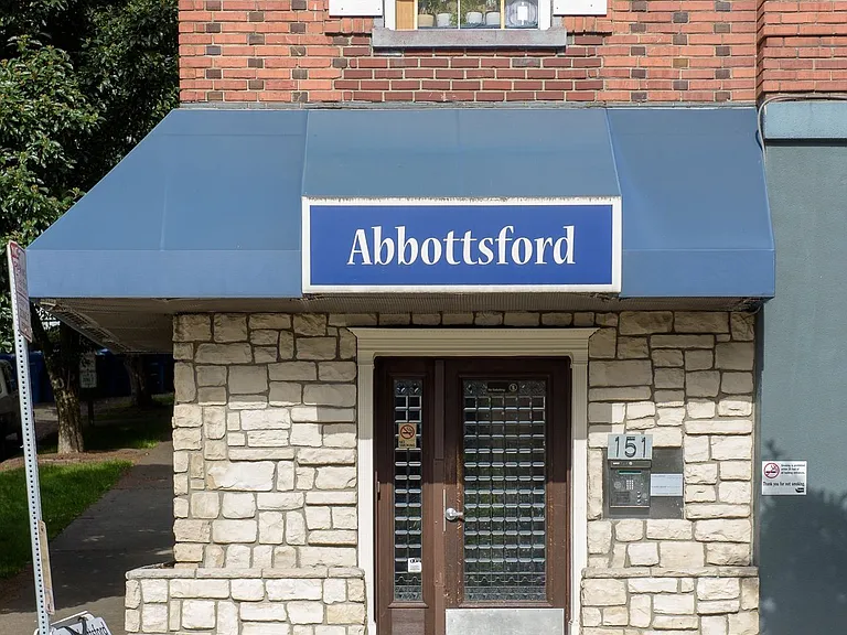Abbottsford Apartments — Photo 70